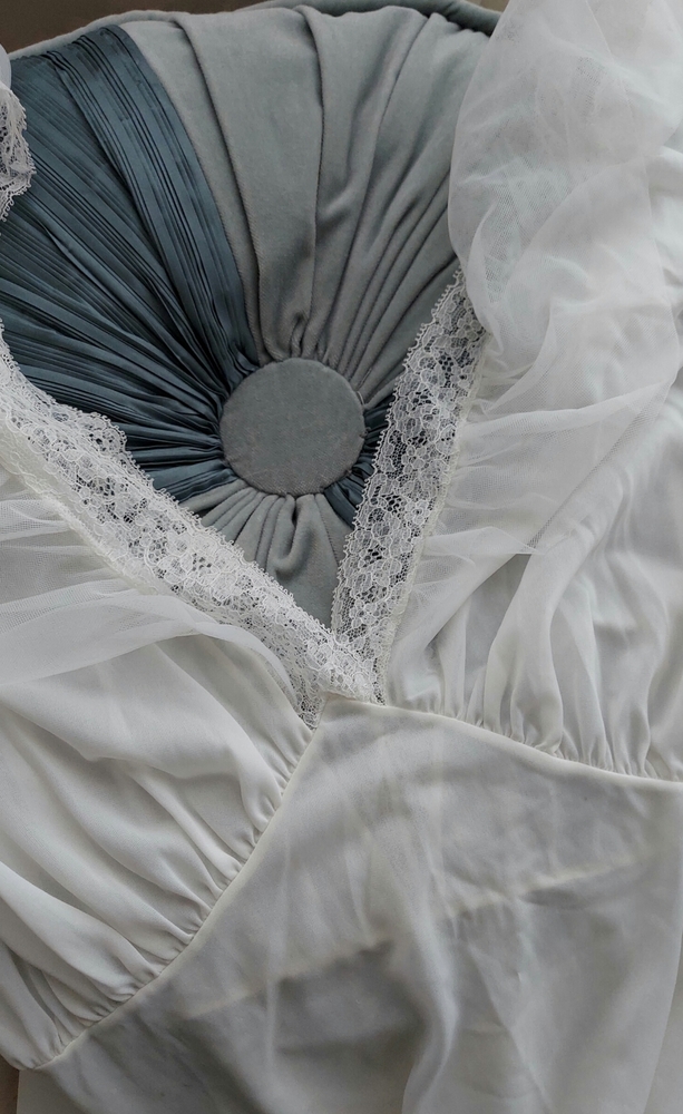 SOLD🤩 Vintage Van Raalte nightgown 50s Hollywood glam - Picture 4 of 14